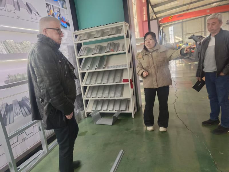 出口沙特地区的型钢机设备，乐虎LEHU冷弯工程师展实力以专业攻克小边与腰高难题